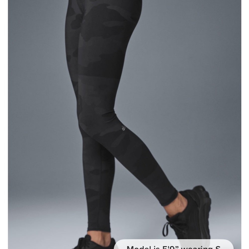New Alo Yoga Black Camo Leggings - Picture 2 of 6
